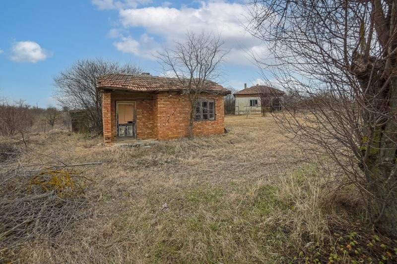 Maison de 2 chambres à rénover, terrain de 1830 m², région de Dobrich — photo 2