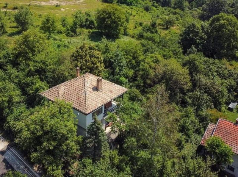 Large 3-Story Villa with a Yard and Scenic Views in a Mountain Village 1 h to Sofia