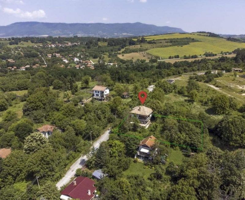 Large 3-Story Villa with a Yard and Scenic Views in a Mountain Village 1 h to Sofia — фото 2