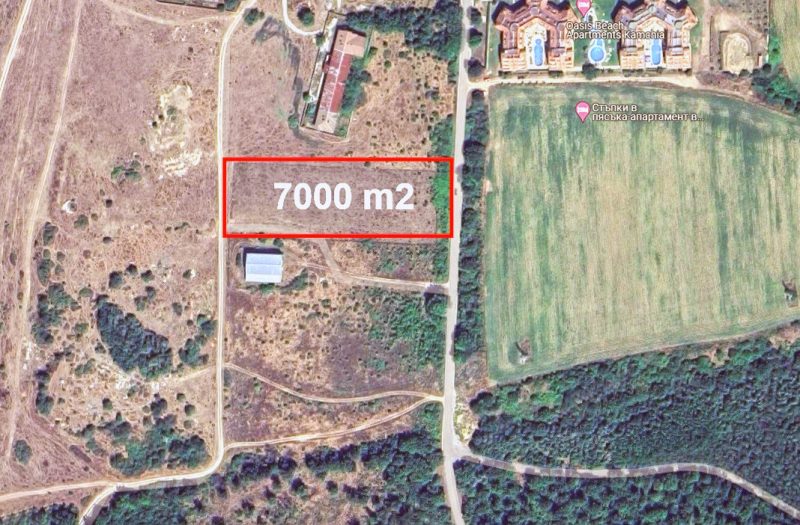 Terrain constructible de 7000 m², en réglementation, à 2 km de la mer — photo 2
