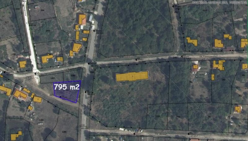 Terrain constructible de 795 m², en réglementation, eau et électricité à la frontière, vue mer, à 300 m de la mer — photo 2