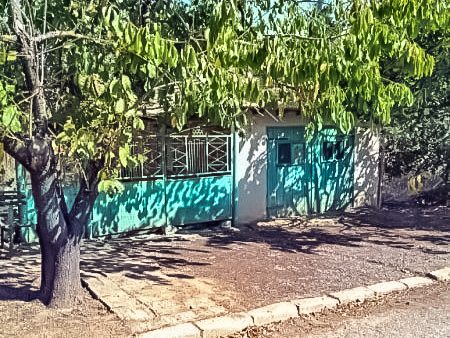 Старый дом площадью 70 кв.м., участок земли площадью 6000 кв.м., 15 км до моря. — фото 2