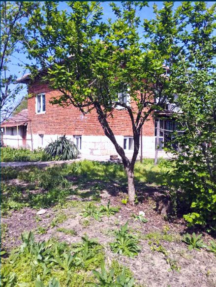 Меблированный дом площадью 150 кв.м., участок 4000 кв.м., окраина деревни, 5 км до города Главиница, 30 км до Дуная. — фото 3