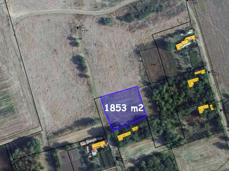 Terrain constructible de 1853 m², en régulation eau et électricité, à 12 km de la mer — photo 1