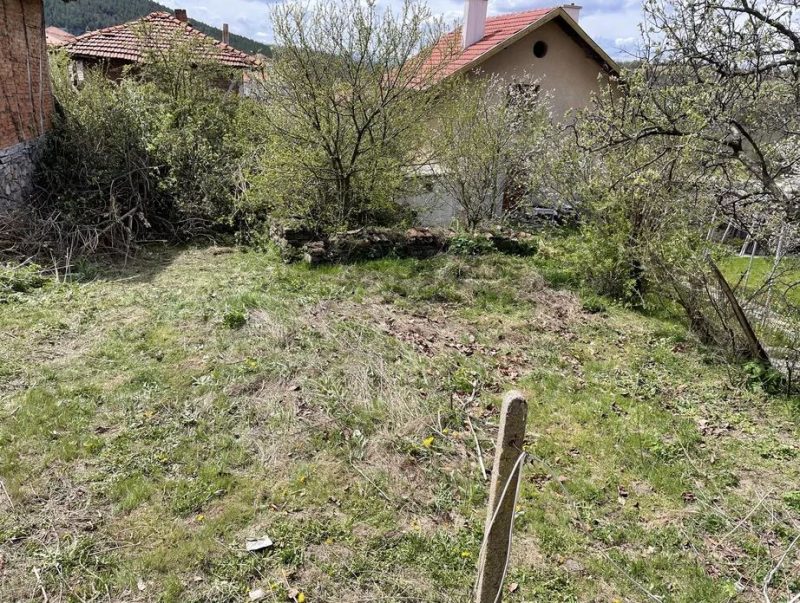 Старый дом с собственным двором в живописной горной деревне всего в 9 км от города Панагюриште — фото 2