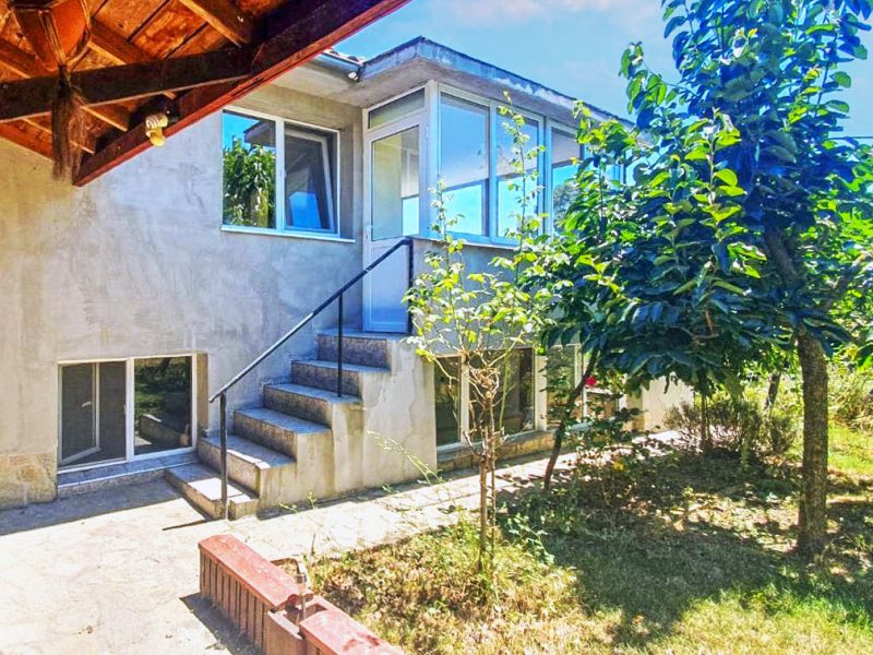120 sqm renovated house, 600 sqm land, saught-after village, 20 km to Varna and the sea — photo 2