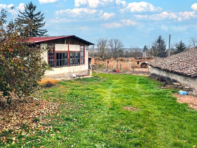 Maison en pierre de 132 m² plus un atelier de 100 m², terrain de 2317 m², à 30 km de la mer — photo 3