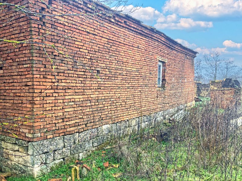 Maison de 90 m² avec 3 chambres à rénover, terrain de 3500 m², à 17 km de la ville de Valchi dol — photo 3