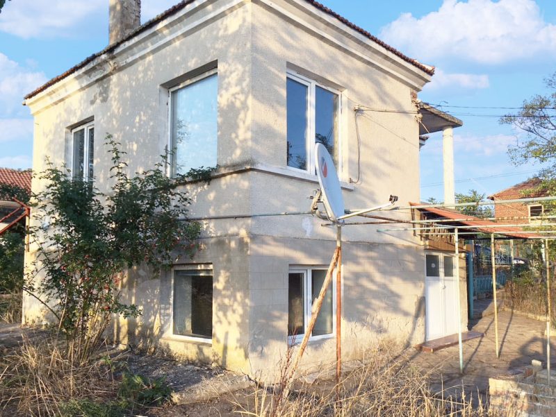Дом площадью 110 кв.м. с 3 спальнями, участок 1030 кв.м., 30 км до моря и Бургаса. — фото 2