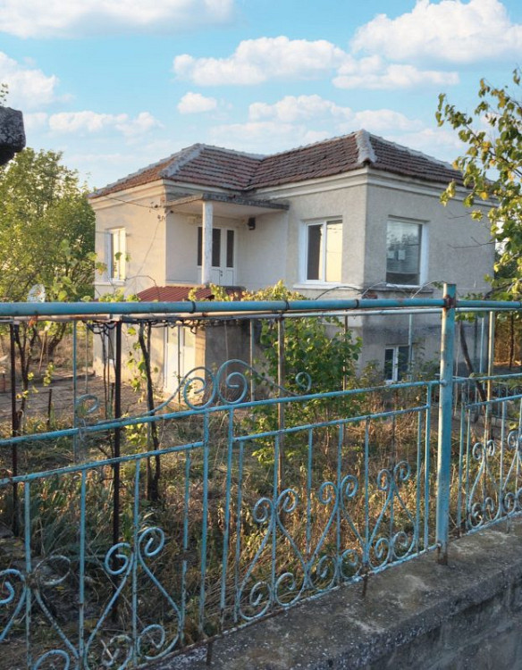 Дом площадью 110 кв.м. с 3 спальнями, участок 1030 кв.м., 30 км до моря и Бургаса. — фото 3