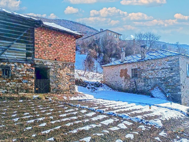 Maison en pierre de 102 m² sur 2 étages, terrain de 603 m², vue magnifique, montagne Rhodopes, à 25 km de la ville de Smolyan — photo 2
