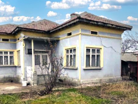 Дом площадью 80 кв.м. с 3 спальнями, участок 1455 кв.м., 15 км до города Тервел. — фото 1