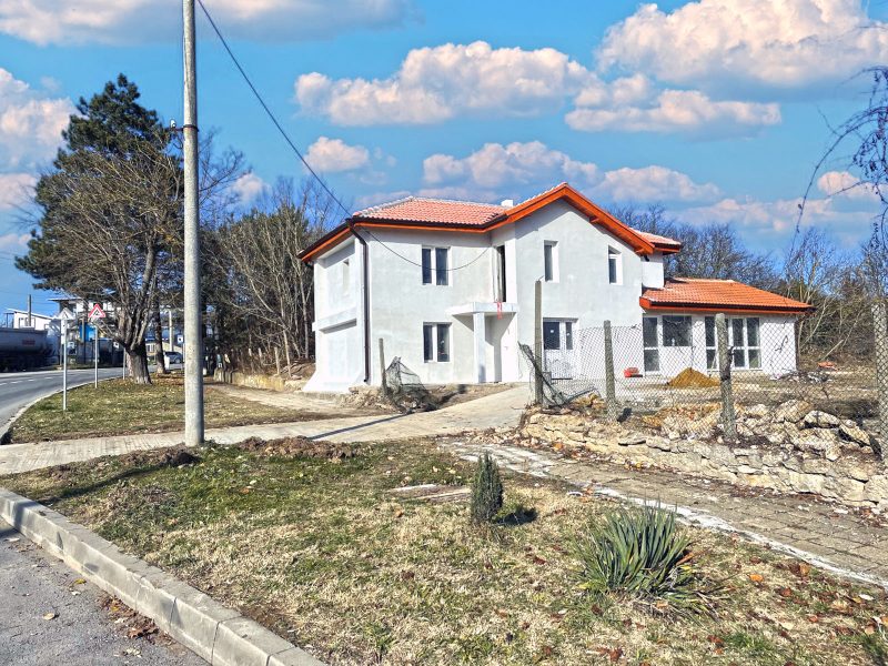 Дом площадью 160 кв. м, требует достройки, престижный поселок, участок земли площадью 1790 кв. м, 25 км до моря — фото 3