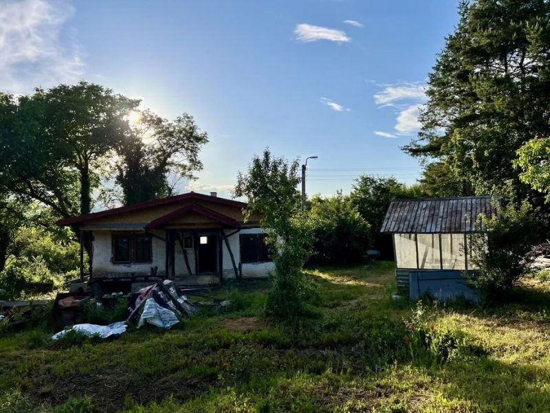 Сельский дом с частной землей площадью 3640 кв.м. в живописной деревне всего в 45 км от Софии. — фото 3