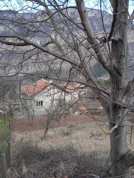 Terrain à bâtir de 675 m² dans un village confortable avec vue panoramique sur les montagnes dans un village confortable à seulement 55 km de la ville de Sofia — photo 3