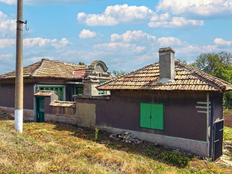 Maison de 100 m² avec 3 chambres, terrain de 1140 m², village recherché, à 50 km de Varna — photo 2