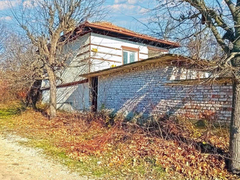70 кв.м., 3 спальни, 2 ванные комнаты, участок 1590 кв.м., 5 км до города Дылгопол, 55 км до моря — фото 1