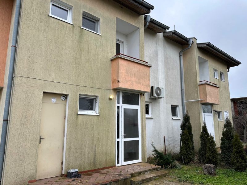 Maison jumelée meublée de 105 m² avec 2 chambres, terrain de 370 m², village recherché, à 15 km de Bourgas et de la mer — photo 1