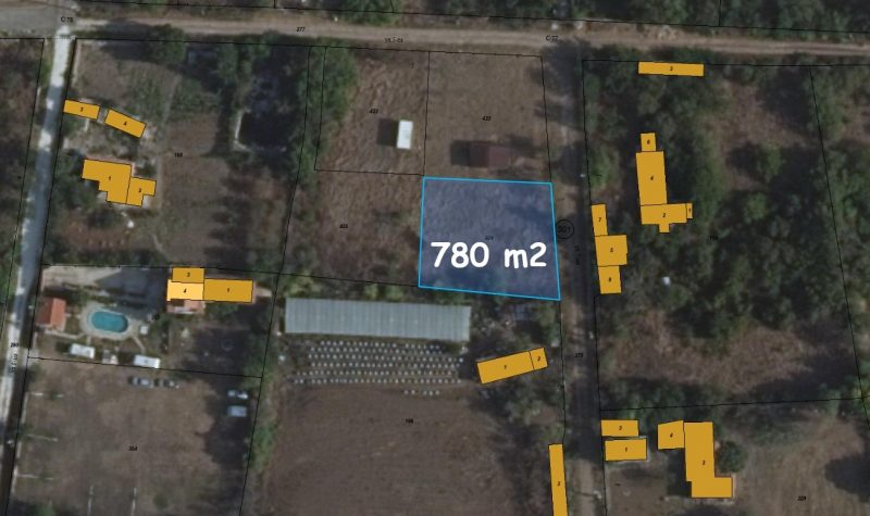 780 sqm building plot, water and electricity at the border, 2 km to sea — photo 1