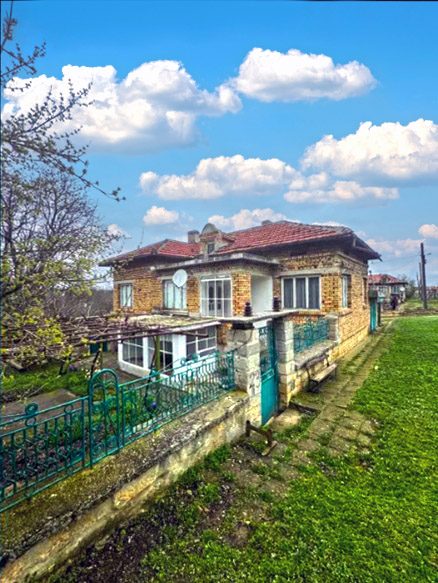 Дом площадью 100 кв.м. с 3 спальнями, участок 1250 кв.м., 15 км до города Вылчи Дол — фото 2