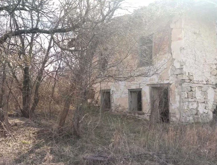 Старый каменный дом площадью 100 кв.м., участок земли 10000 кв.м., 20 км до Провадии, LIDL — фото 1