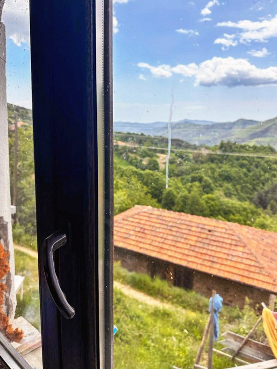 110 кв.м. 2-этажный каменный дом, начат ремонт, участок 580 кв.м., уникальный вид, горы Родопы — фото 3