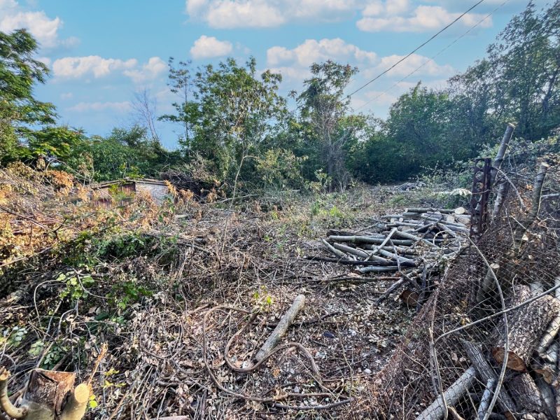 Terrain constructible de 475 m², eau et électricité à la frontière, vue mer, à 2,5 km de la mer — photo 3