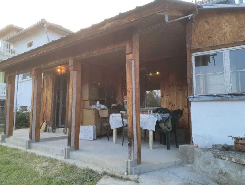 Maison de montagne pittoresque avec bâtiments supplémentaires et cour de 2400 m², à 100 km de Sofia — photo 3