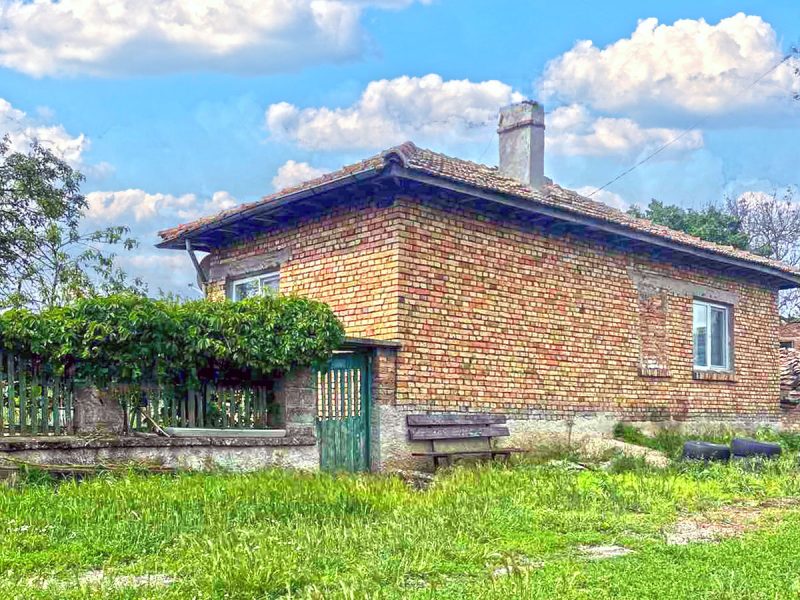 Maison de 80 m² avec 3 chambres, terrain de 1800 m², à 72 km de Varna et à 82 km de la mer — photo 1