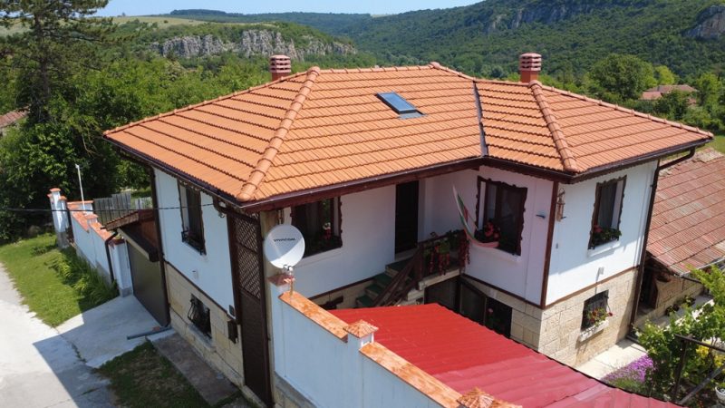 Полностью отремонтированная недвижимость - новая крыша, все новое, 2 душевые комнаты. Открытый вид. — фото 2