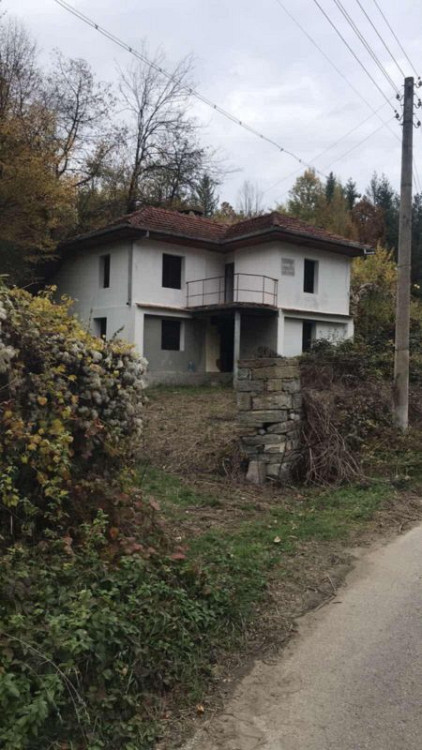 Une maison rénovée de 72 m2 et un jardin de 1758 m2 située à proximité de la célèbre station balnéaire d'Apriltsi — photo 3