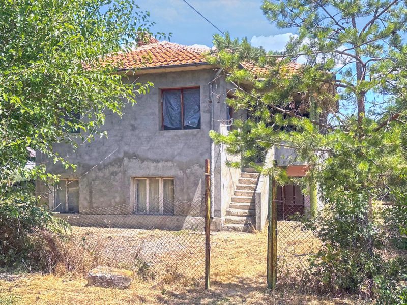 Maison de 193 m², terrain de 1080 m², village privilégié, à 15 km de la ville de Provadia, LIDL — photo 1