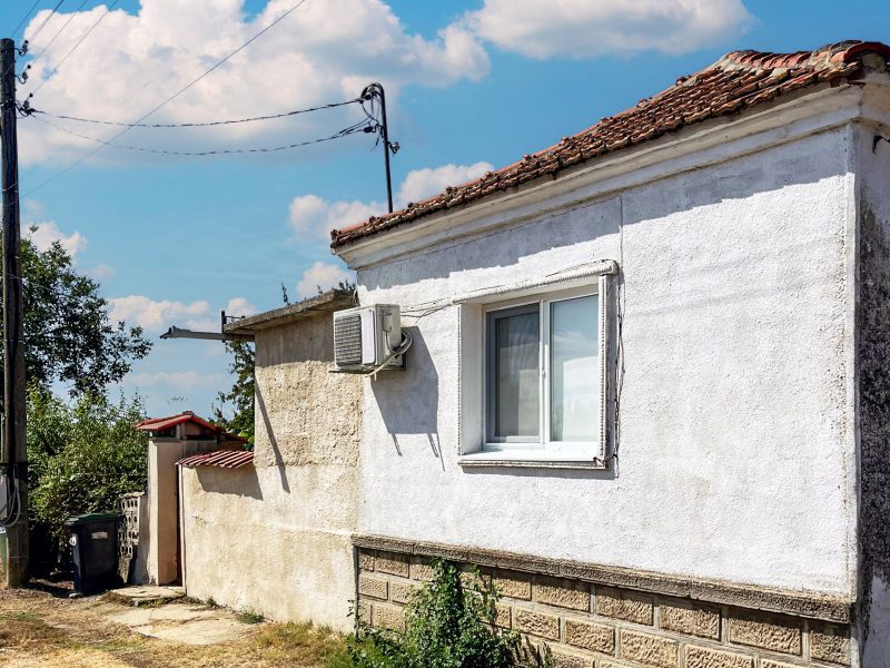 108 кв.м. 3-комнатный меблированный дом, участок 2038 кв.м., желаемая деревня, 15 км от водохранилища Цонево — фото 2