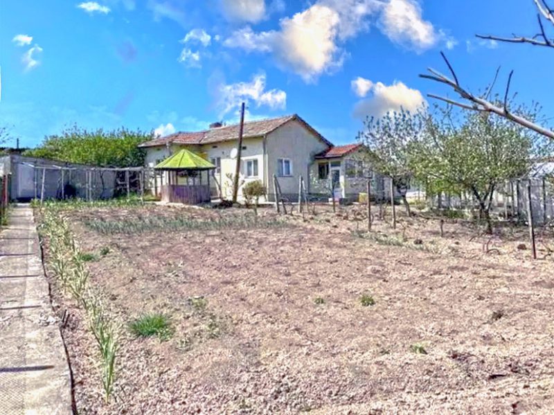 Maison meublée de 80 m², 3 chambres, terrain de 1530 m², à 30 km de la mer — photo 2