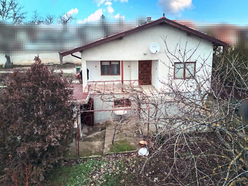 Дом площадью 80 кв. м с 3 спальнями, участок площадью 690 кв. м, 25 км до моря
