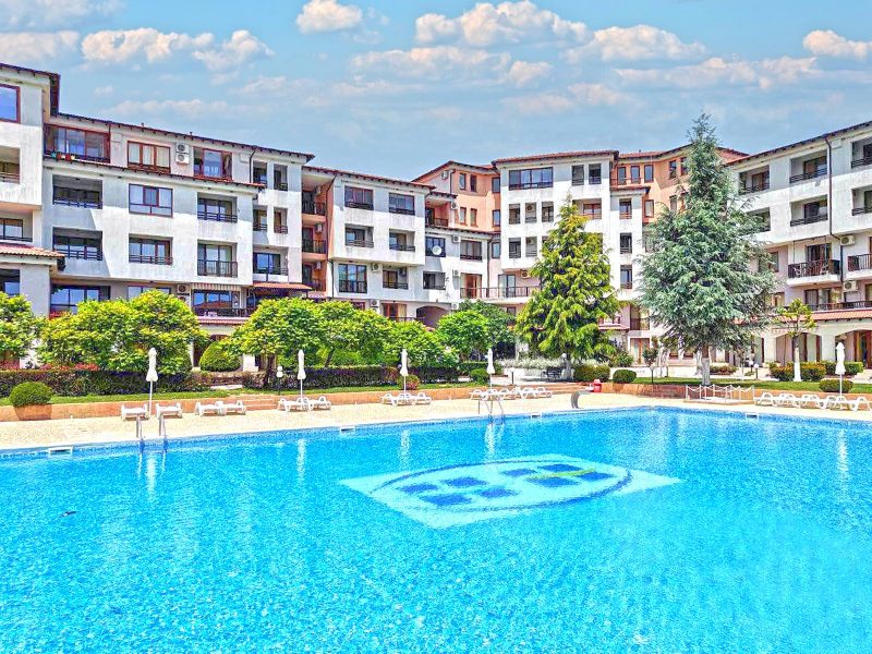 Maison de ville meublée de 88 m² avec 2 chambres, dans un complexe fermé, à 4 km de la plage — photo 1