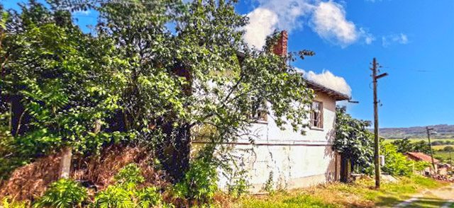 Дом площадью 120 кв. м с 3 спальнями, требует ремонта, участок 1625 кв. м, 5 км до города Дылгопол, 55 км до моря — фото 2