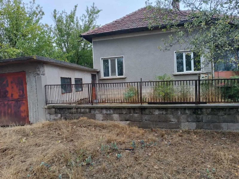 Дом 118 кв.м., участок 900 кв.м., большая деревня, 160 км от Софии. — фото 2