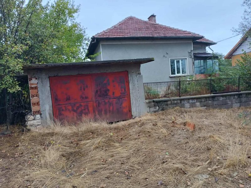 Дом 118 кв.м., участок 900 кв.м., большая деревня, 160 км от Софии. — фото 3