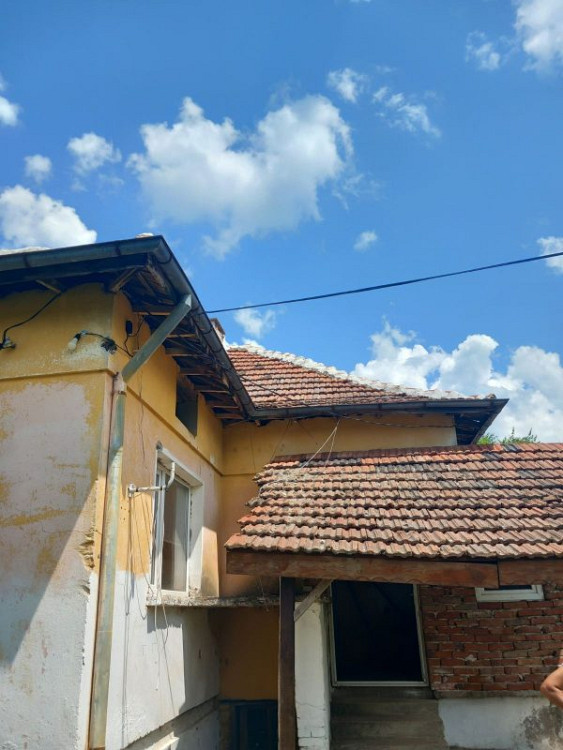 Просторная недвижимость с отличным потенциалом — двор площадью 800 м², крепкий дом, дополнительная постройка — фото 3