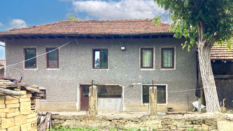 Дом площадью 130 кв. м, участок площадью 3689 кв. м, граничит с лесом, хозяйственные постройки площадью 240 кв. м, 10 км до города — фото 2