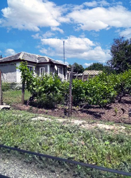 Дом площадью 80 кв. м с 3 спальнями, участок 2100 кв. м, требуется ремонт, рекомендуемая деревня, 45 км до моря — фото 3