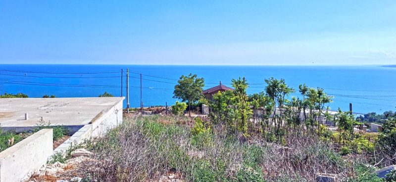 Terrain constructible de 489 m², eau courante, électricité en bordure de route, vue mer, à 2 km des plages — photo 2