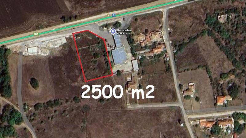 Участок под застройку площадью 2500 кв.м. Вода и электричество рядом с участком, 3 км до пляжа.