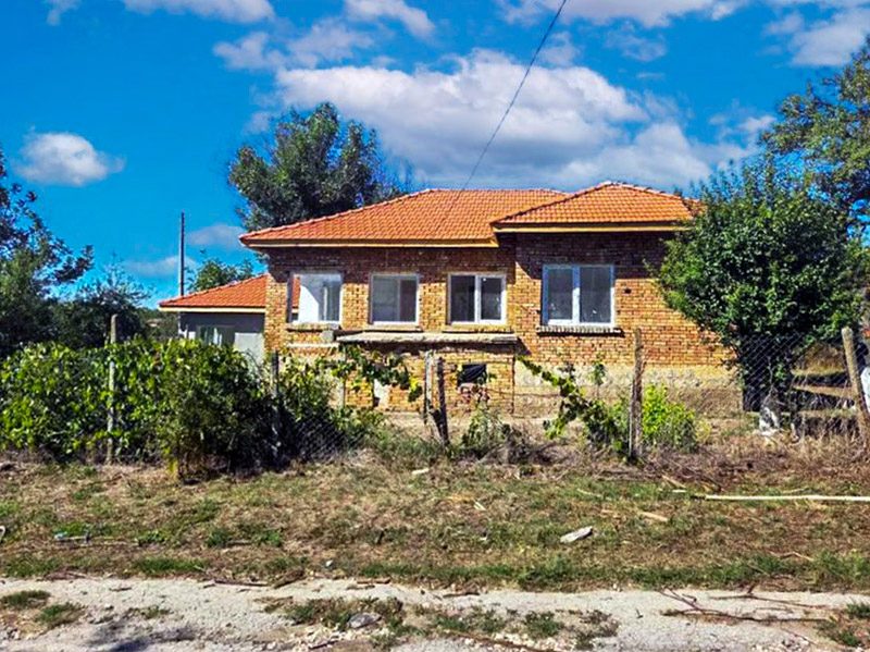 Maison rénovée de 1250 m² avec 3 chambres, terrain de 2340 m², à 12 km de la ville de Dalgopol, à 70 km de la mer — photo 2
