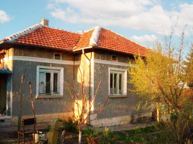 Maison de 100 m² sur un terrain de 12 600 m², dans un village recherché, à 17 km de la ville de Razgrad. — photo 2