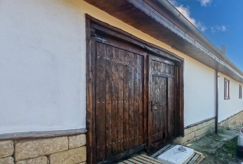 Maison authentique rénovée de 104 m² avec 3 chambres, sur un terrain de 760 m², dans un village pittoresque, à 10 km de la ville de Novi Pazar. — photo 3