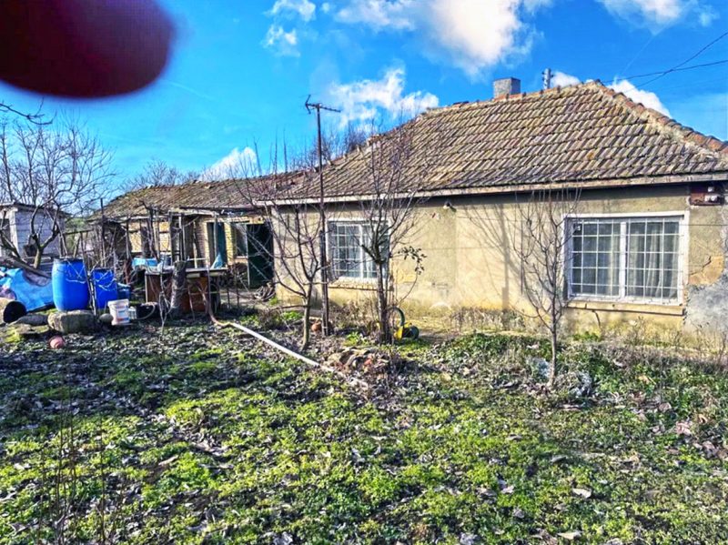 Дом площадью 100 кв.м с 3 спальнями, участок 2000 кв.м, 5 км до города Валчидол, 57 км до моря. — фото 2