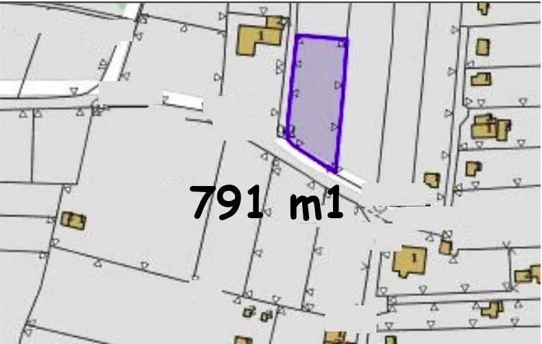 Terrain constructible de 791 m², raccordé à l'eau et à l'électricité, à Varna, à 1 km de la mer — photo 1
