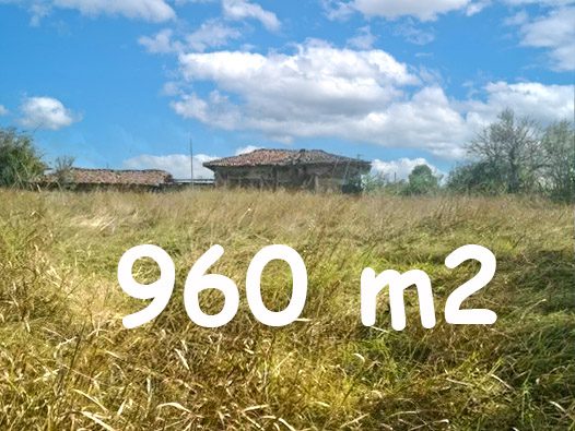 Земельный участок под застройку площадью 960 кв.м, водоснабжение и электричество на границе, 2 км до водохранилища Цонево. — фото 1